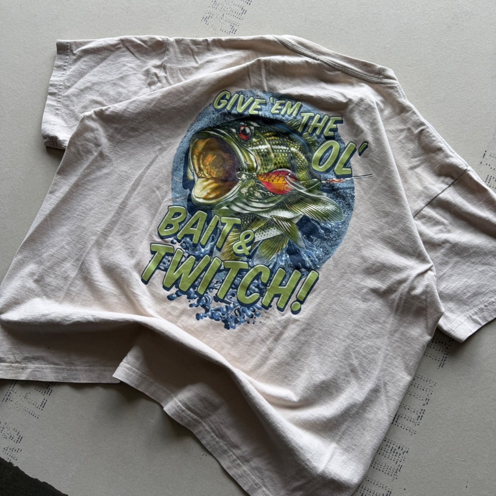 Y2K Columbia Sportswear Fishing T-shirt